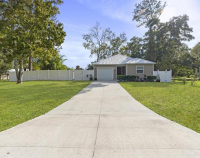 3Br 2Bth Beach House Retreat/10 min to downtown & beach